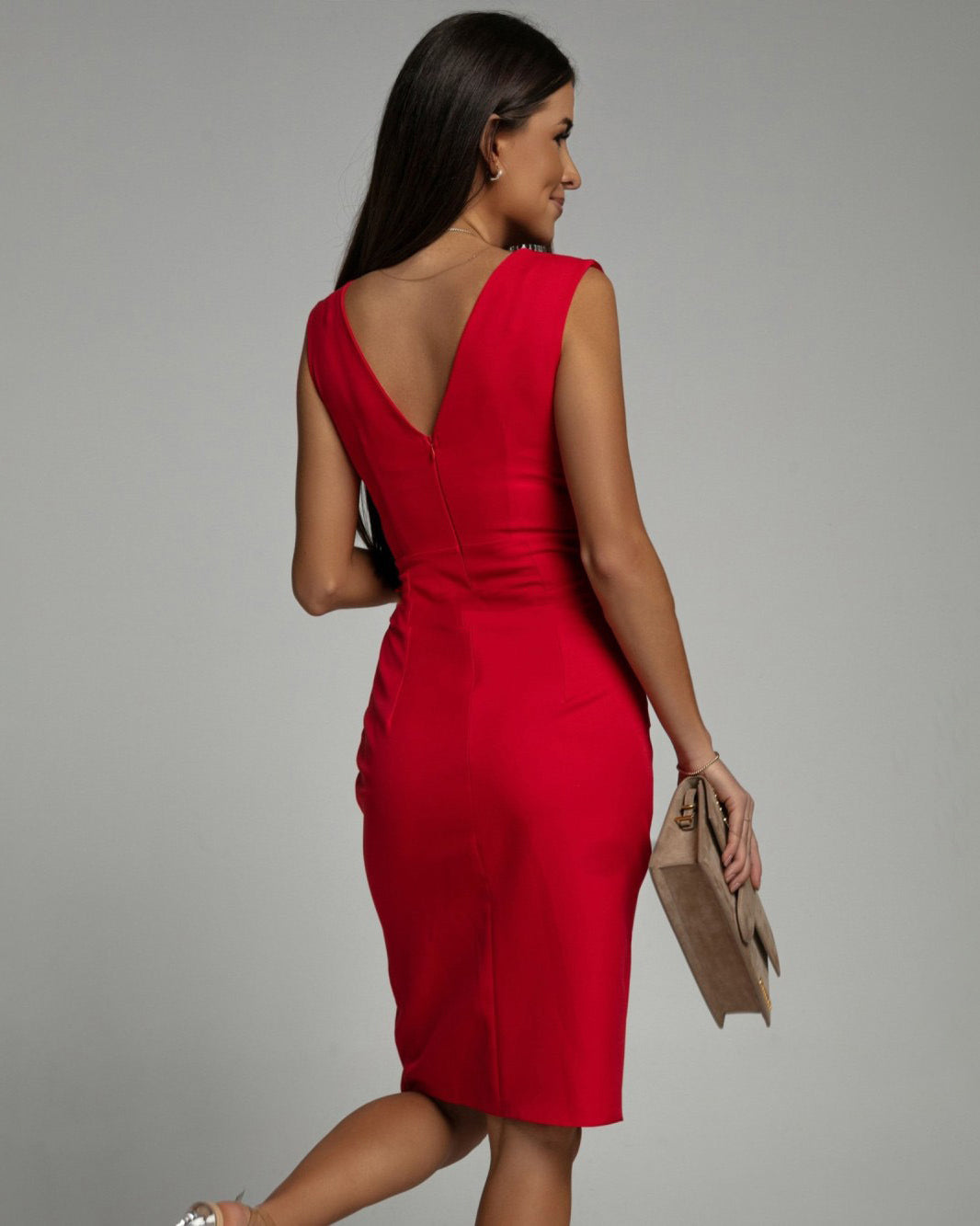Amara™ | Form-fitting dress with V-neck and slit