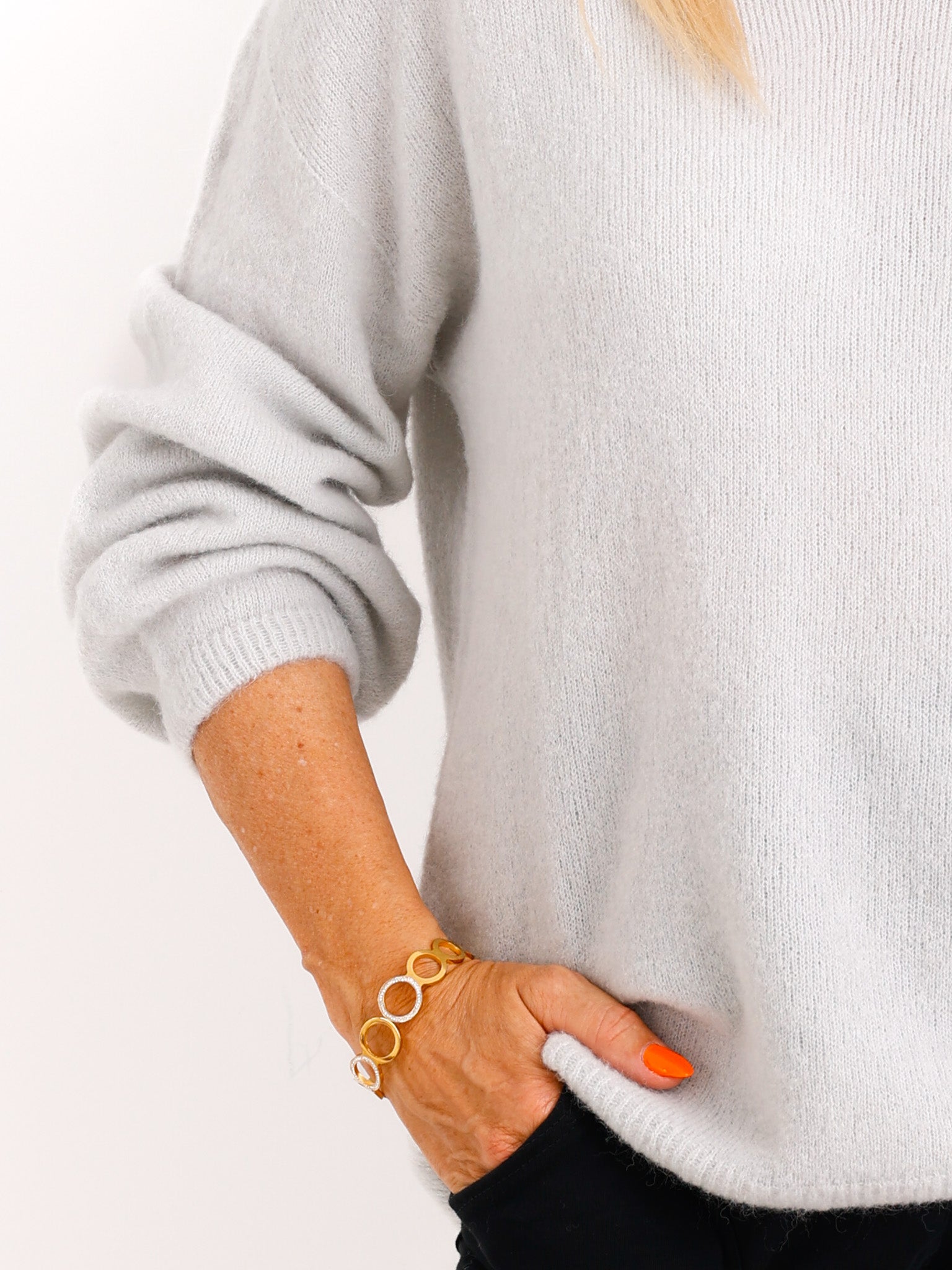 Amara™ Pullover - various colors